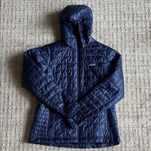 Patagonia Woman’s Nano Puff Navy hooded, packable jacket Large
